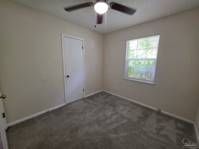 Building Photo - 4925 La Ceiba Dr