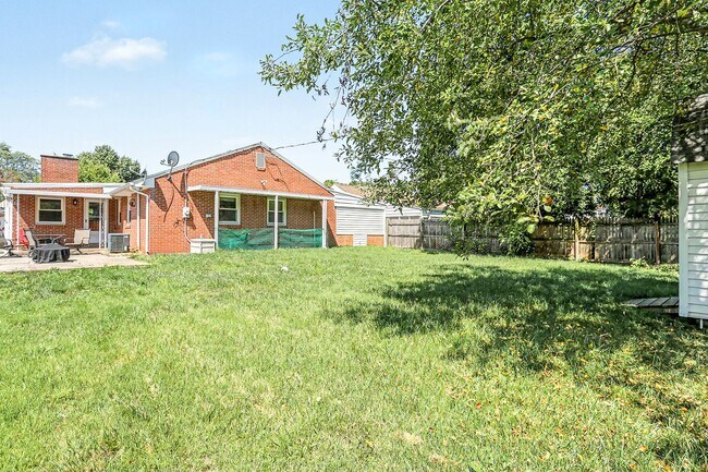 Building Photo - Three bedroom, two bath single family home in Camp Hill
