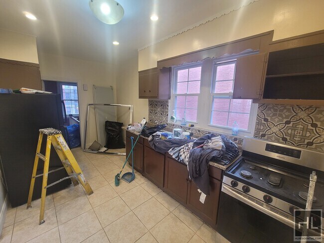Building Photo - Rooms-For-Rent in Prime East Flatbush