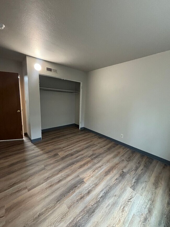 Building Photo - 1404 Toole Ave