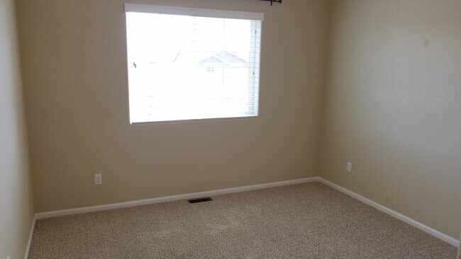 Building Photo - Beautiful 4/3/2 Fountain Valley Home Close...