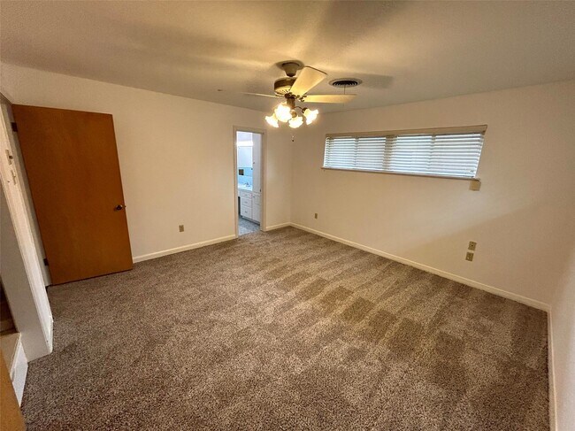 Building Photo - 1902 Gillette St