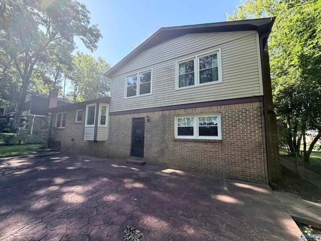 Building Photo - 11114 Hillwood Dr SE