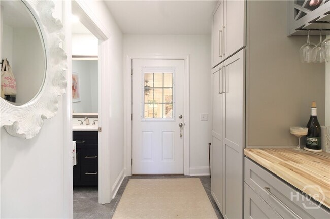 Building Photo - 1092 West Lake Dr