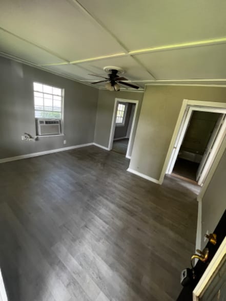 Building Photo - 4817 Wilson St