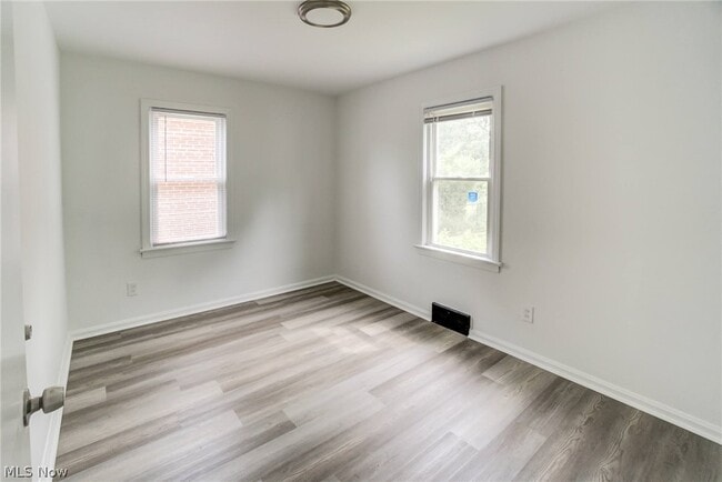 Building Photo - 1343 Victory Dr