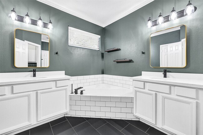 Building Photo - 1320 Studer St