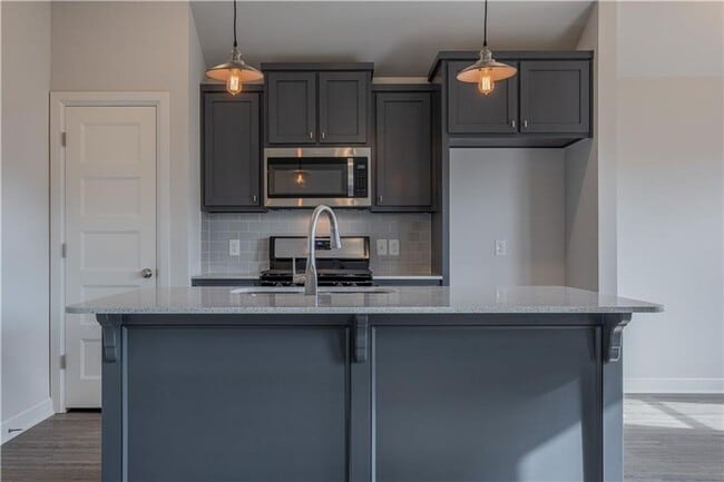 Building Photo - Three bed home in Deer Creek schools
