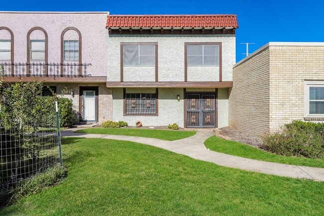 Building Photo - $250 OFF first months rent!!! 3 bedroom 2....