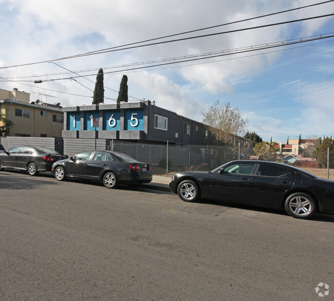 Primary Photo - 1165 N Madison Ave