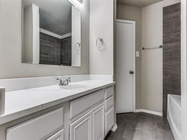 Building Photo - 3935 Pickett Pl Dr