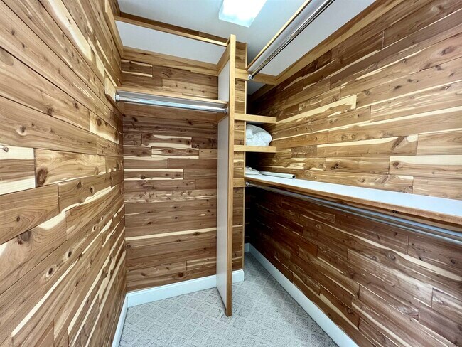 Building Photo - 4 Island Ave