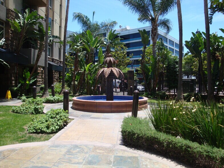 One Courtyard Area - 1465 C St