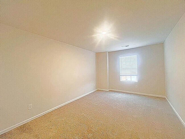 Building Photo - 7 Vine House Dr