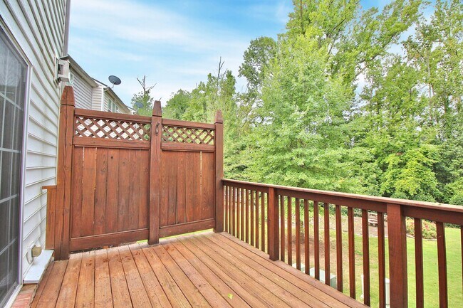 Building Photo - Townhome in South Park for Rent!