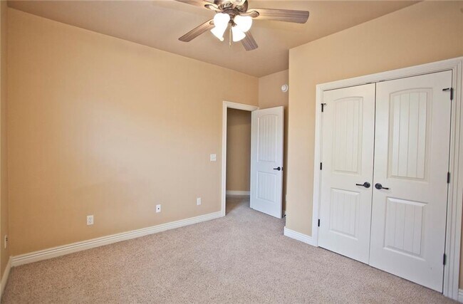 Building Photo - 4902 SW Fieldstone Blvd