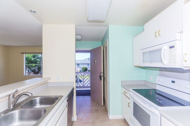 Building Photo - 95-1071 Kaapeha St. #98