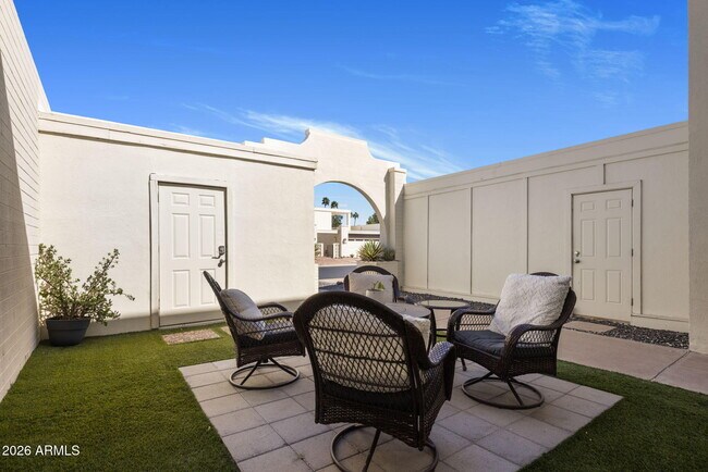 Building Photo - 8633 E Monterosa Ave