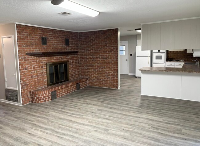 Building Photo - 41 Maple Ave