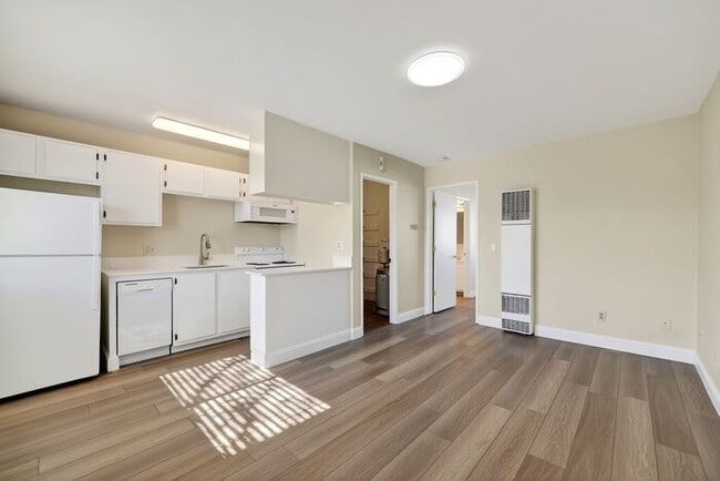 Building Photo - Modern Central Reno Gem | Minutes from Midtown Reno