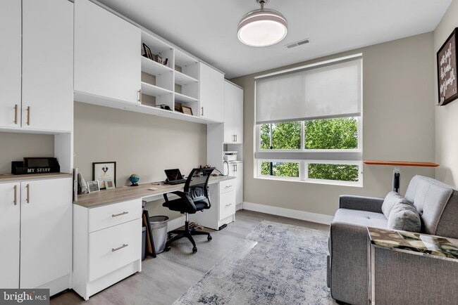 Building Photo - 145 Riverhaven Dr