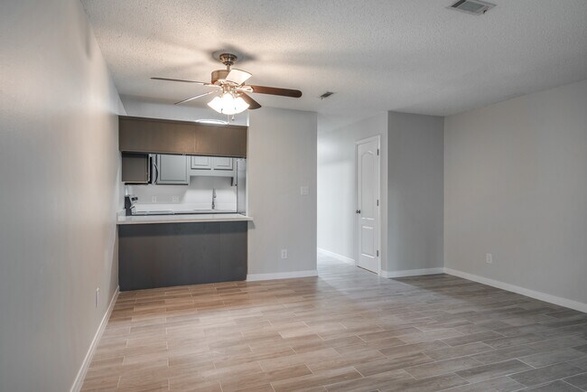 Building Photo - 3260 Cypress Ln