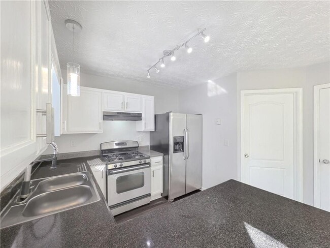 Building Photo - 5539 Pineridge Ct