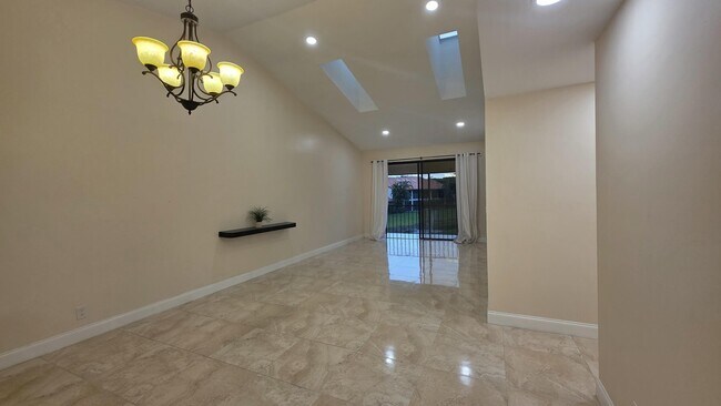 Building Photo - 7743 La Mirada Dr