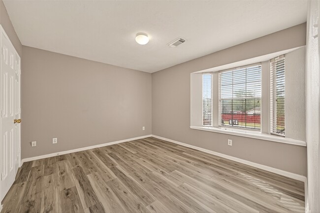 Building Photo - 17938 Chisholm Trail