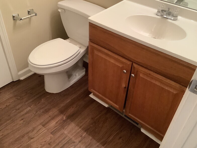 Building Photo - 108 River Watch Dr