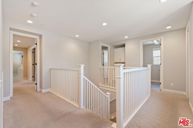 Building Photo - 14624 McCormick St