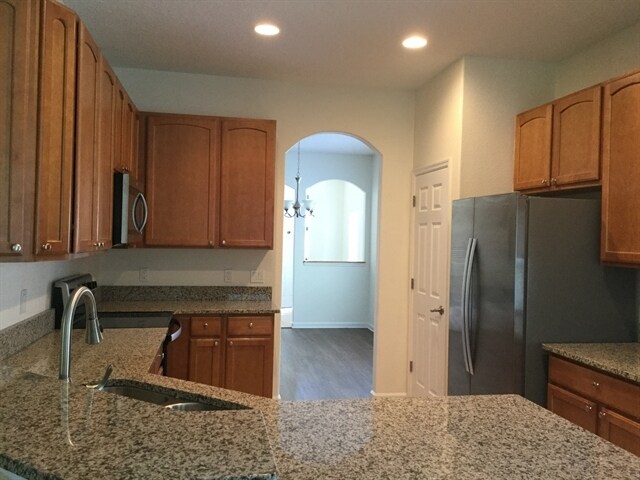 Building Photo - 10546 Willow Ridge Loop