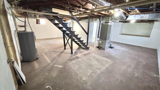 Building Photo - 331 N Maple St