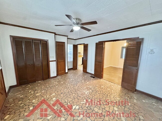 Building Photo - 135 S Greer St