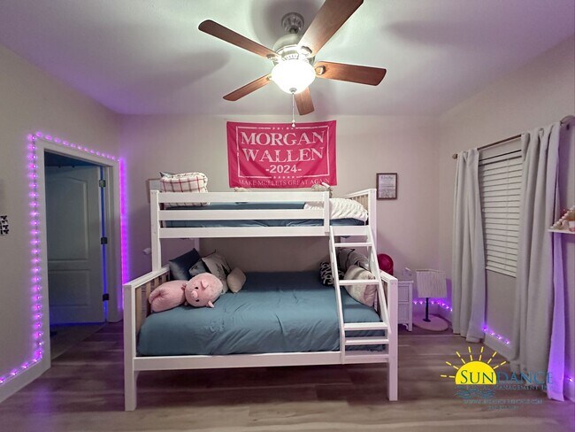 Building Photo - Stunning Waterfront 3 Bedroom Condo at Presidio Yacht Club!