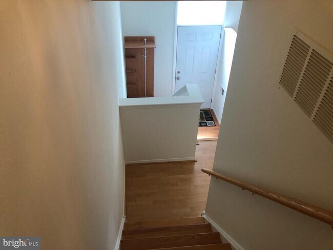 Building Photo - 9244 Jamison Ave