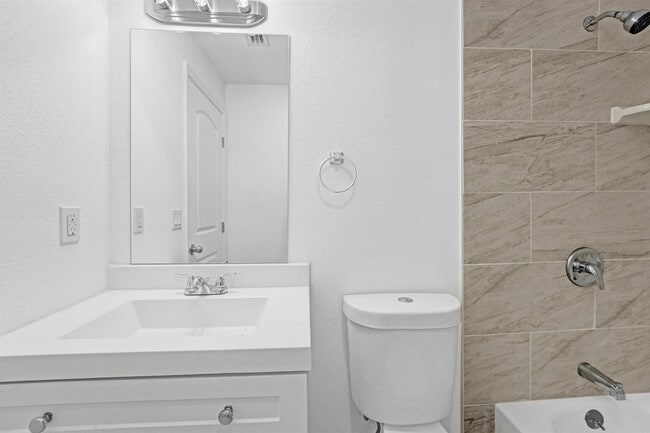 Building Photo - $1,995 435 NW 82ns Terrace Ter #2