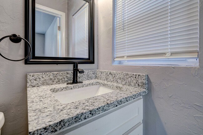 Building Photo - Stunning 3-Bedroom Property / With Shelter