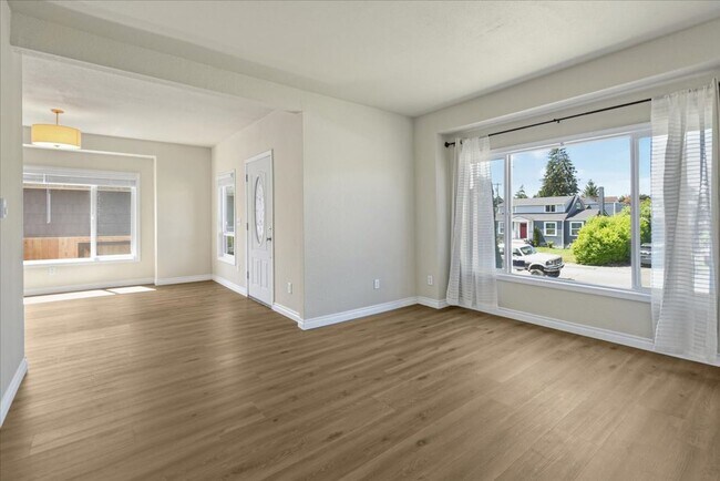 Building Photo - 1511 McDougall Ave