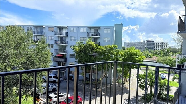 Building Photo - 1465 NE 123rd St