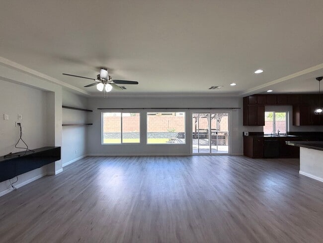 Building Photo - Great 5 bedroom home with RV Parking! Loca...
