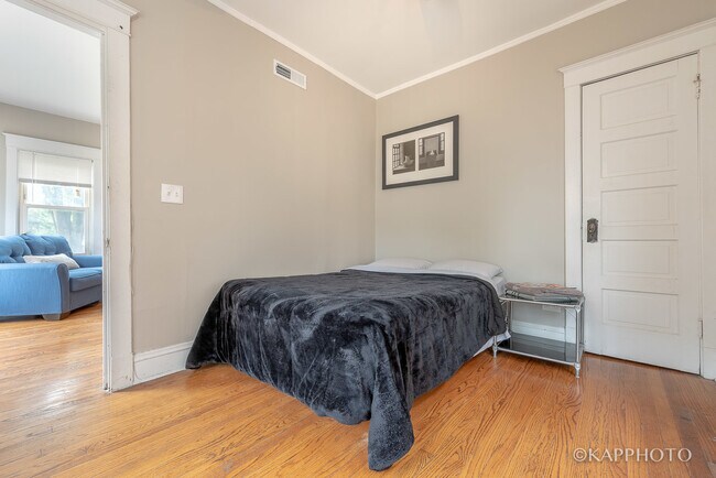 Building Photo - 217 Des Plaines Ave