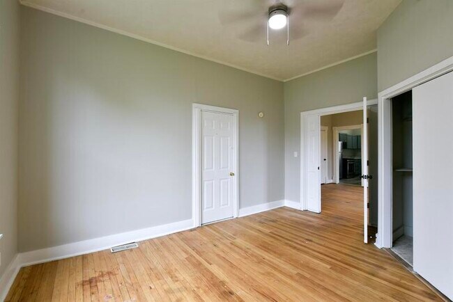 Building Photo - 530 S 30th St