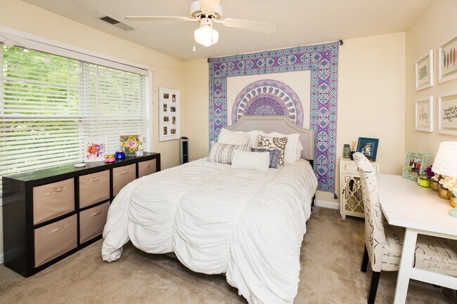 Building Photo - 100 Davis St