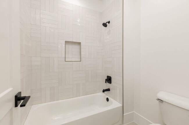 Building Photo - Beautiful 5 bed 4 bath home in Desert Cany...