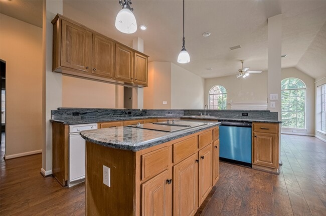 Building Photo - 8814 Fairbloom Ln