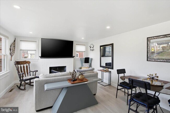 Building Photo - 1058 St Joseph St