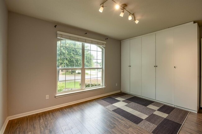 Building Photo - 1301 Rimstone Dr