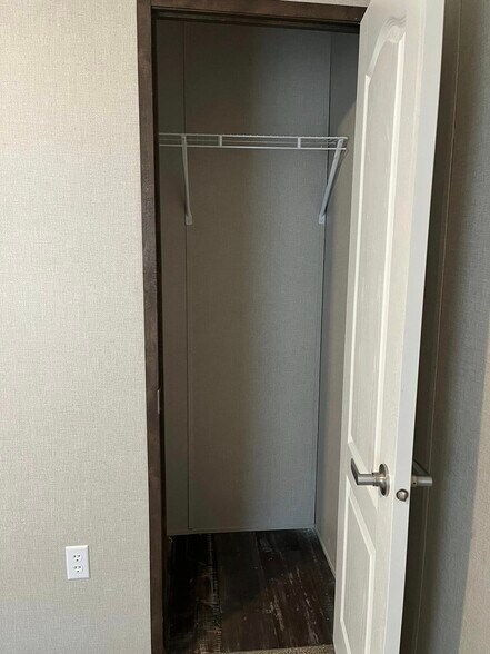 Building Photo - 204 Marie St