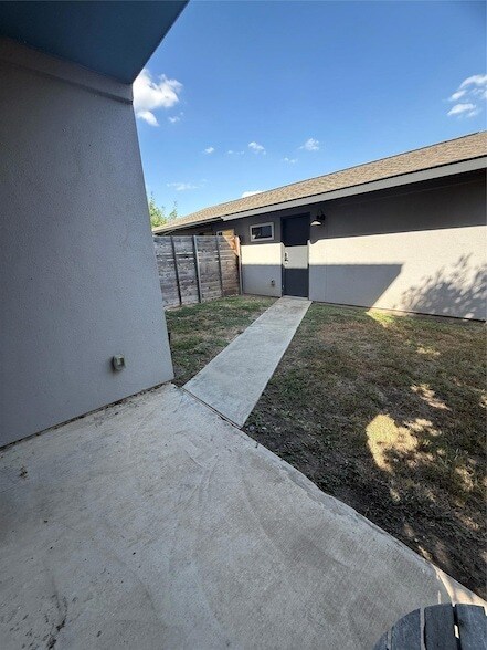 Building Photo - 8801 Whitter Dr